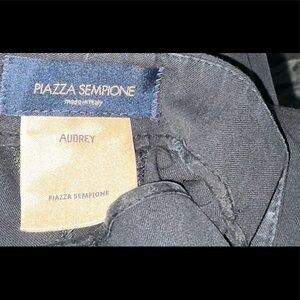 Piazza Sempione Black Audrey Capri side zip size 42/6 pants.